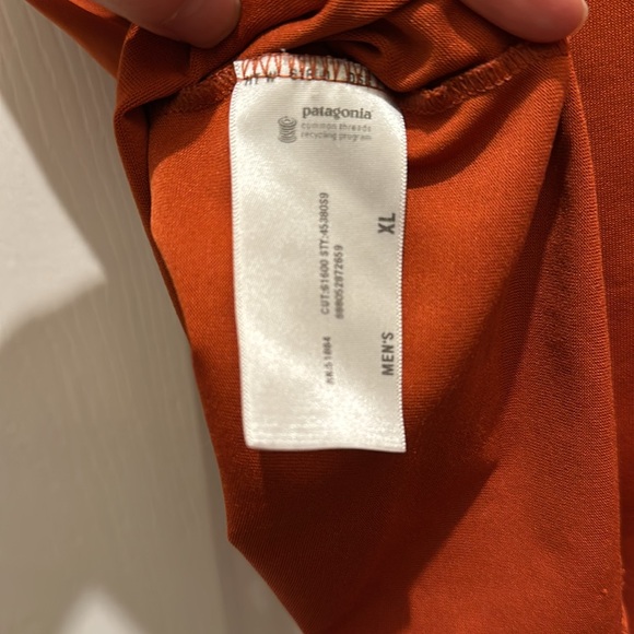 Men’s burnt orange Patagonia shirt. Excellent condition - Picture 4 of 4